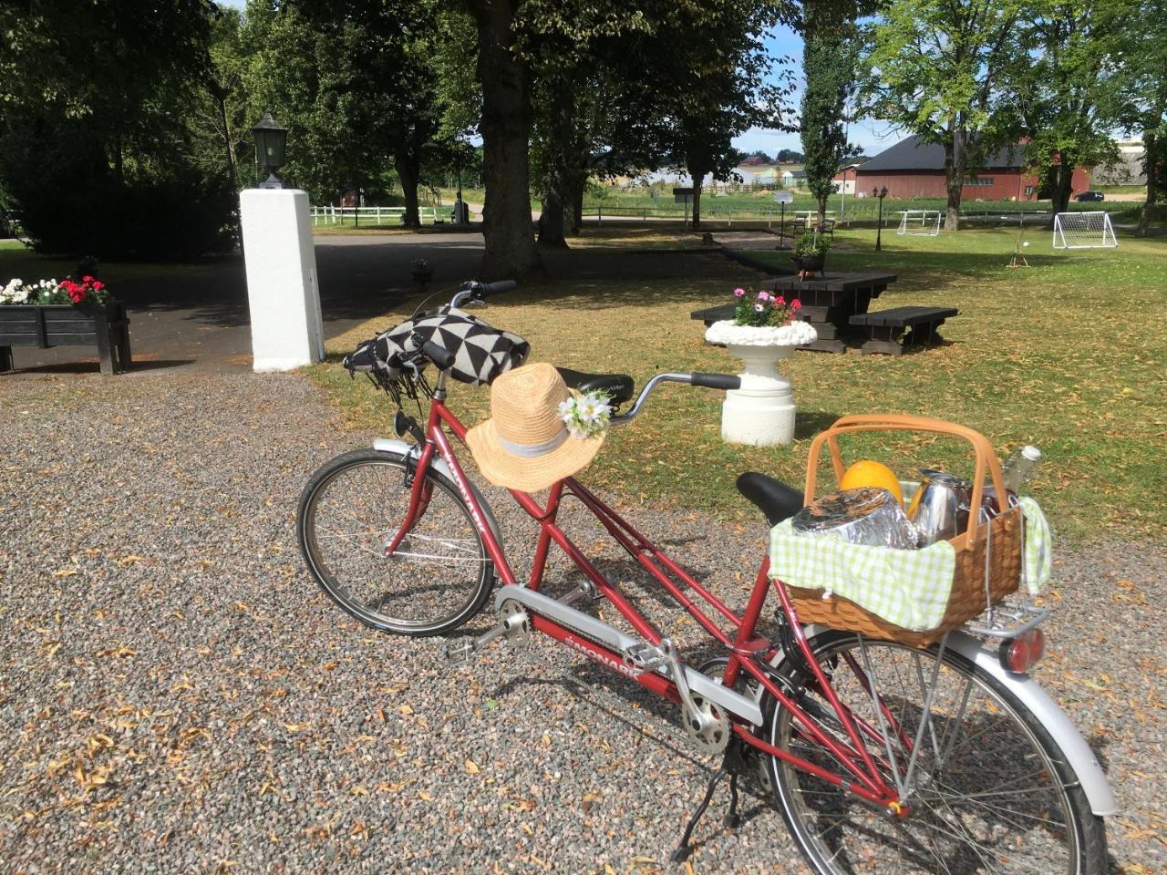 Brunsbo G:A Biskopsgard Hotell & Konferens Skara Esterno foto